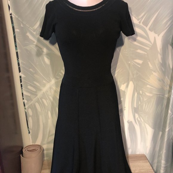 Feminine black dress - Picture 1 of 8